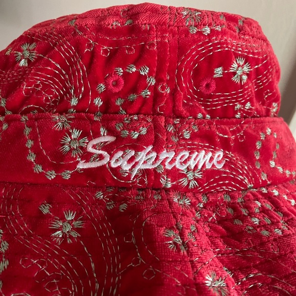 Authentic Supreme NWOT paisley boonie bucket hat red silver - Picture 7 of 8